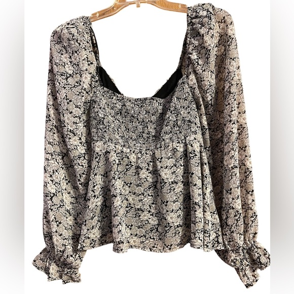 ASTR Floral Blouse Size M NWOT - Picture 2 of 7